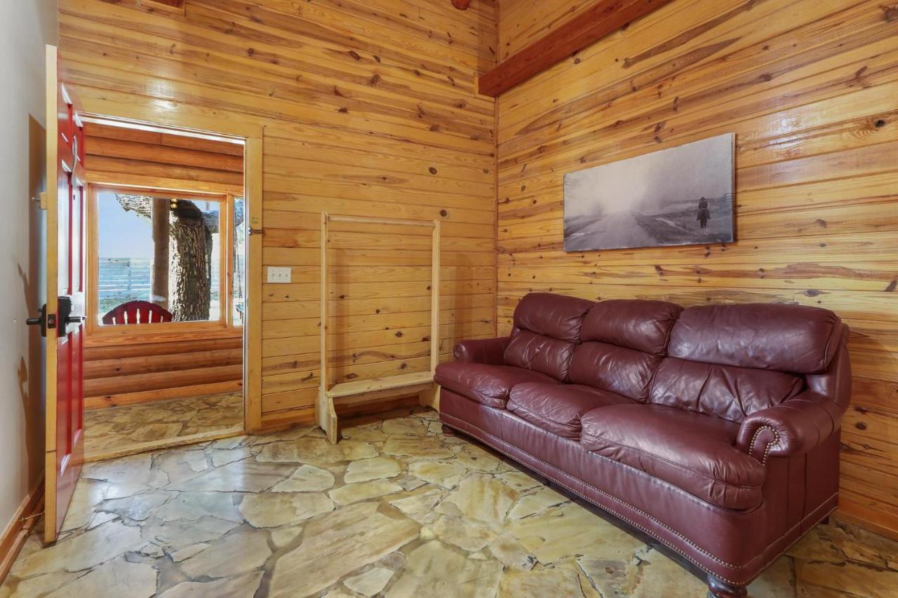 Wimberley Log Cabins Resort And Suites- Unit 2 Экстерьер фото