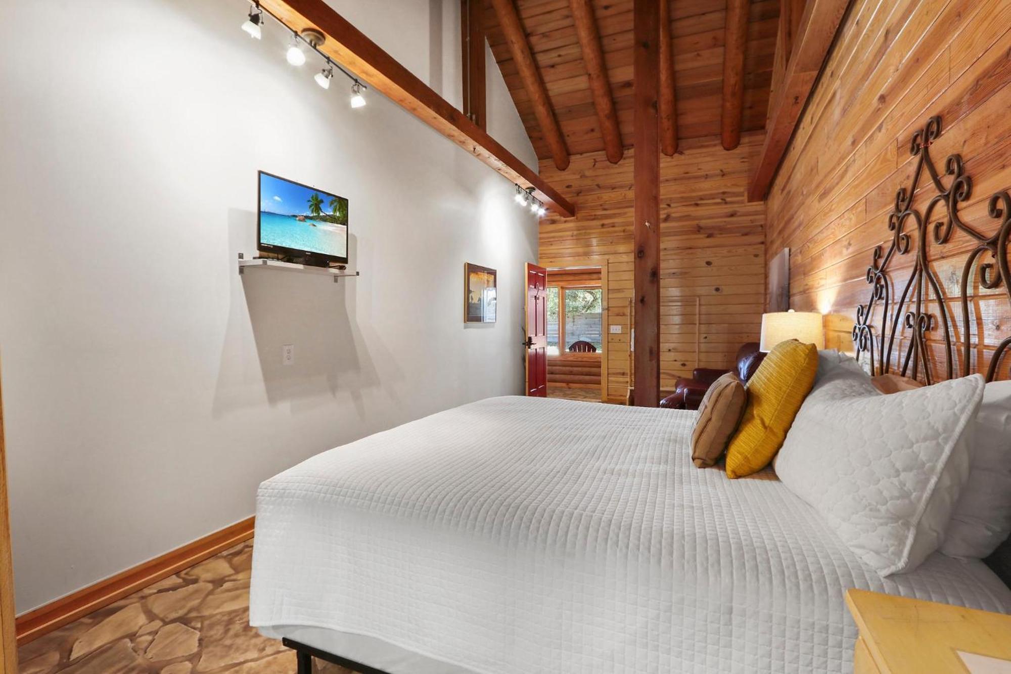 Wimberley Log Cabins Resort And Suites- Unit 2 Экстерьер фото