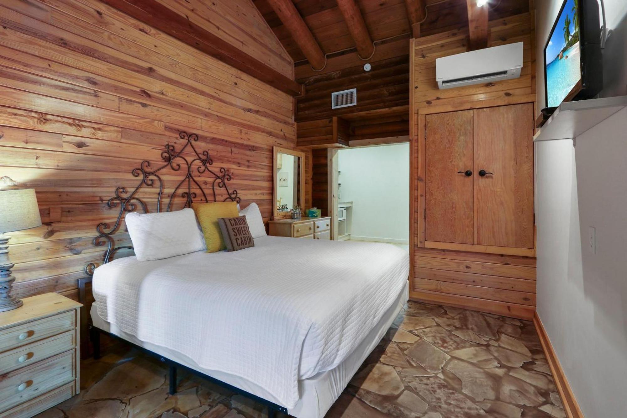 Wimberley Log Cabins Resort And Suites- Unit 2 Экстерьер фото